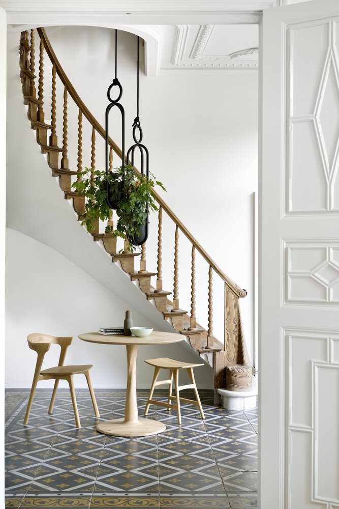 Oak Torsion dining table, round - Sage InteriorsEthnicraftDining Table